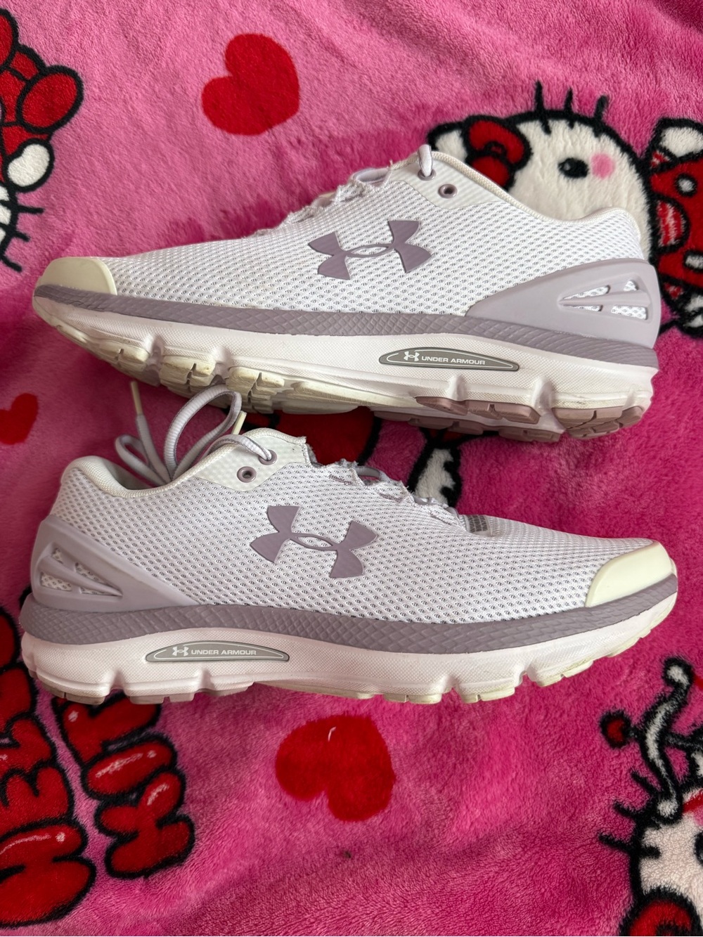 Under Armour men’s White and Light Purple Mesh Running Sneakers